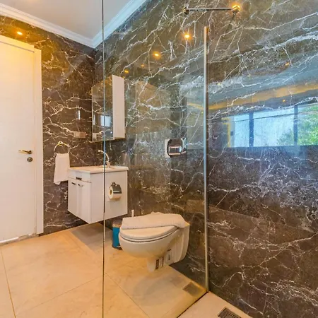 1 Bedroom With Private Pool *